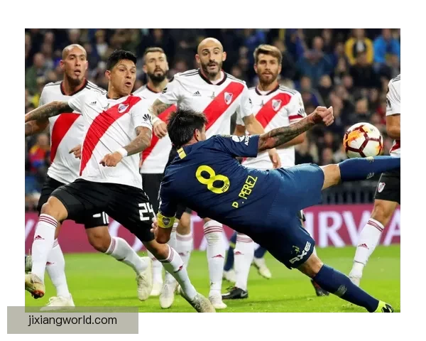 重逢旧爱徒 德米主动拥抱昔日河床弟子马斯坦托诺备战皇马之战