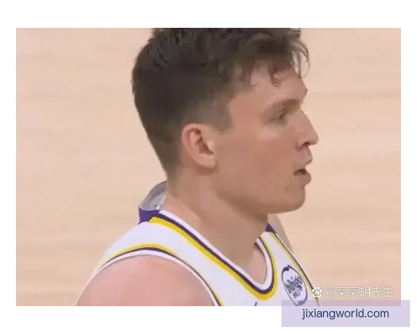 雷迪克称东契奇掌控球队进攻节奏 战术运转以他为核心